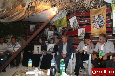 بمشاركة قراقع وفارس والأسرى المحررين اعتصام تضامني مع الأسرى المضربين في طوباس