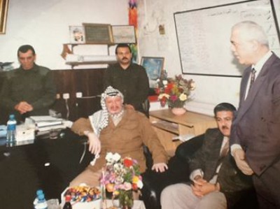 حكاية صورة : "أبو عمّار" وأوامر القائد العام