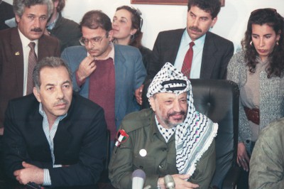 الحلقة الثالثة .. أحمد عبد الرحمن يروي لدنيا الوطن تفاصيل تسميم ياسر عرفات .. وكيف تعامل أبو عمّار مع ملفات الفساد ؟
