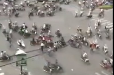 شاهد بالفيديو زحمة الموتسيكلات في فيتنام
