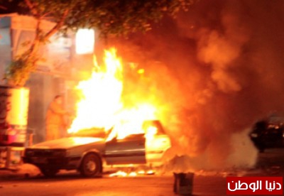 بالصور والفيديو : اشتعال سيارة تعمل على "الغاز الطبيعي" غرب مدينة غزة