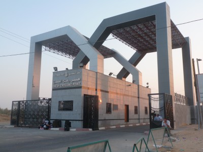 السفارة الفلسطينية تنفي وجود أزمة بين مصر والسلطة بسبب إغلاق معبر رفح