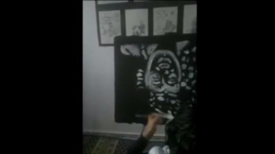 شاهد بالفيديو: طفل يرسم الشهيدين "عرفات" و "الجعبري" بصورة مقلوبة في ذكرى استشهادهما