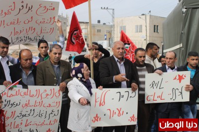 الديمقراطية تنظم وقفة تنديدا بسياسات الاحتلال ومشروع برفر بيجن التهويدي