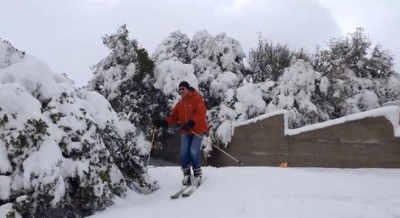 بالفيديو: التزلج على ثلوج غطت العاصمة الأردنية
