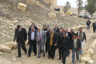 المحافظ الخندقجي يطلع الوزير الكوني على احتياجات الهيئات المحلية بالمحافظة
