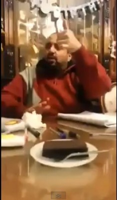 فيديو.. مدرس لغة عربية يستخدم الغناء في التدريس والتلاميذ يستجيبون