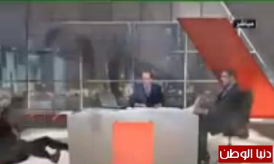شاهد بالفيديو ..ضيف فيصل القاسم يقع عن الكرسي على الهواء مباشرة
