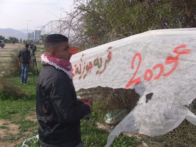 نشطاء فلسطينيون يزرون مقبرة الأرقام ويحيون قرية الجوزلة في الأغوار