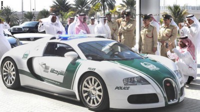 السيارة "بوجاتي فيرون" تنضم لأسطول دوريات شرطة دبي الفارهة