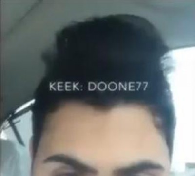 علي أنغام الموسيقى ترقص الحواجب