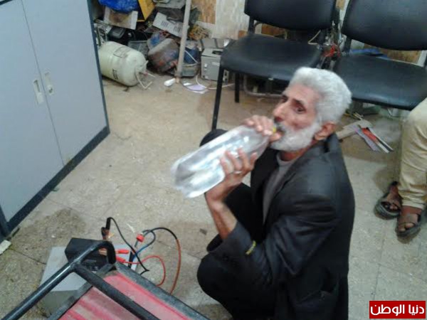 عامل غزى يشغل المولدات الكهربائية والدراجات النارية على المياه..صور