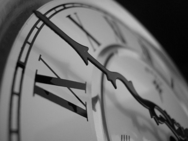 دفعة الأسرى وتقديم الساعة