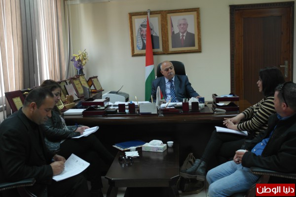 المحافظ الخندقجي يبحث مع وفد من تنفيذ مشاريع لتمكين المرأةUn Women