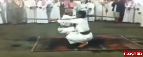 سعودي يصيب نفسه بالرصاص أثناء تأدية رقصة العرضة