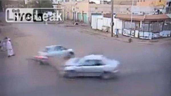 فيديو.. أكثر شخص حظاً في العالم