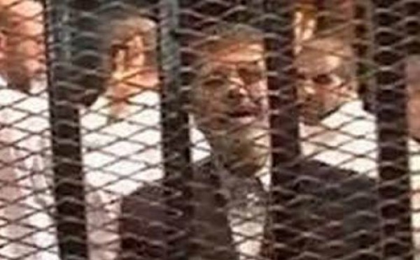 دخل في جدل "فكاهى" مع القاضى .. مرسى وقاضيه.. "ناقر ونقير"