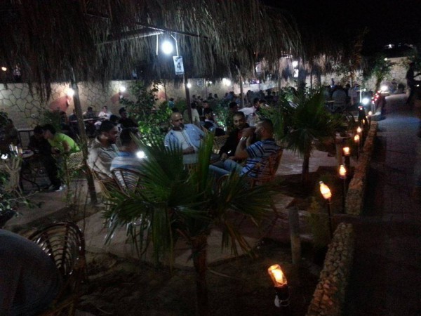 لقهر الفراغ : إقبال على ارتياد المقاهي في شمال غزة