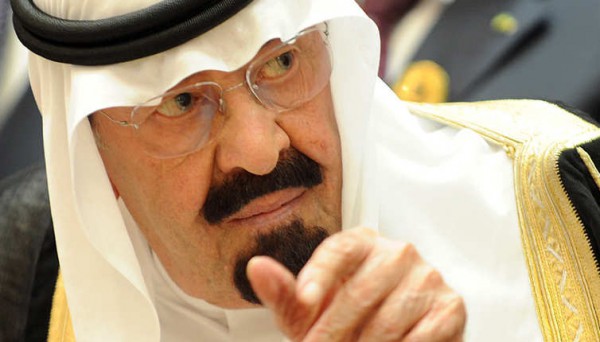 بن صقر: الرياض تريد تحديد موقف أمير قطر من تسريبات القذافي لوالده.. والدعم لمصر مستمر