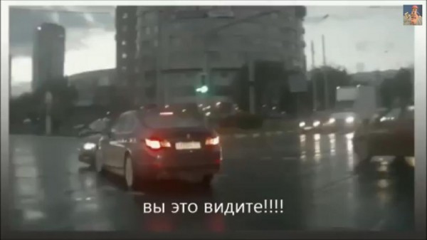 سيارة ظهرت من "اللا وجود".. شاهد بالفيديو: أغرب حادث مروري في العالم