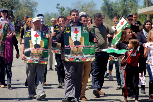 الاحتلال يقمع مسيرة النبي صالح ويؤمن الحماية لعشرات المستوطنين