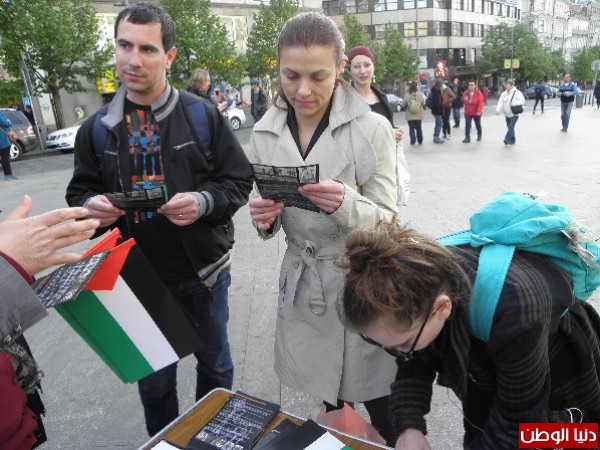 النادي الفلسطيني يُنظم وقفة تضامنية وسط العاصمة براغ