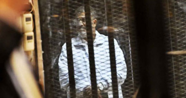 مرسي يصل لاكاديمية الشرطة لحضور جلسة محاكمته في احداث الاتحادية