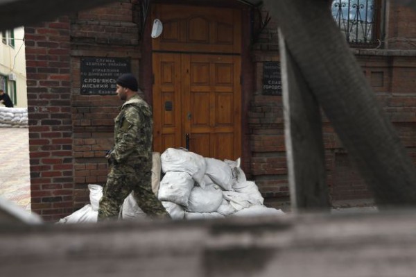 مقتل 4 ناشطين بينهم 3 موالين لروسيا في اشتباك في شرق أوكرانيا
