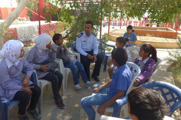 دنيا الوطن تشارك الشرطة والخدمات الطبية ينظمان يوماً ترفيهياً وطبياً لمدرسة مخيم عين السلطان