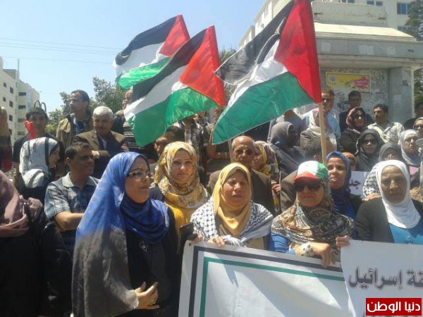 بالفيديو و الصور مسيرة نسائية للمطالبة بإنهاء الانقسام