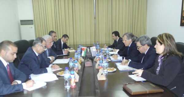 الوزير المالكي و وزير خارجية الأوروغواي يوقعان على مذكرة تفاهم بشأن المشاورات السياسية بين البلدين