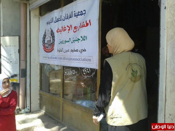 الفرقان تقدم حفاضات لأطفال النازحين