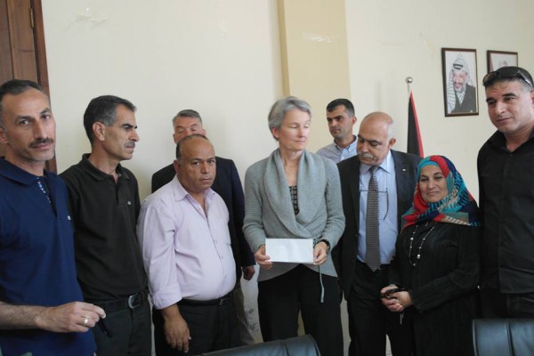 تسليم رسالة للقنصل الألماني من الأسرى في طوباس