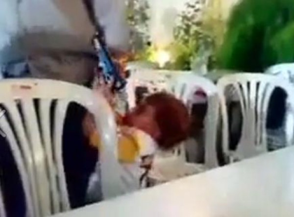 طفل يقتل والده بالخطأ في أحد الأفراح