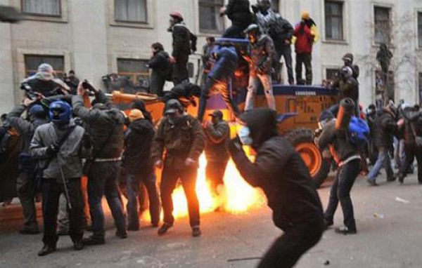 وسط مخاوف من أعمال العنف.. أوكرانيا تنتخب رئيسًا جديدًا اليوم