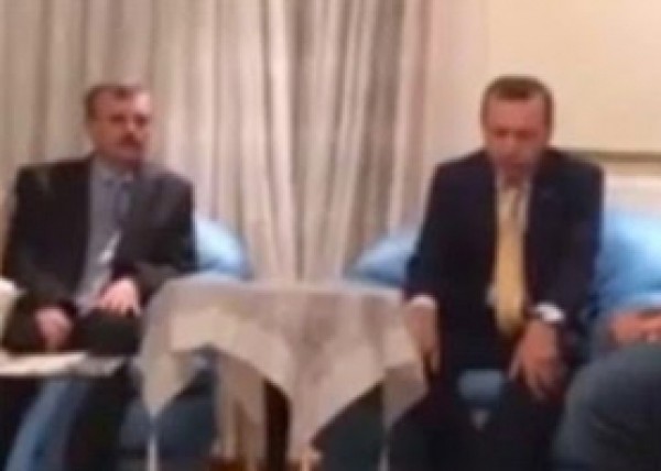 بالفيديو: أردوغان يرتل القرآن بصوت شجي في عزاء شهيد تركي كان في سفينة مرمرة