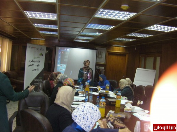 المركز الفلسطيني للديمقراطية وحل النزاعات يفحص مدى التزام قطاعات العمل بقرار الحد الأدنى للأجور