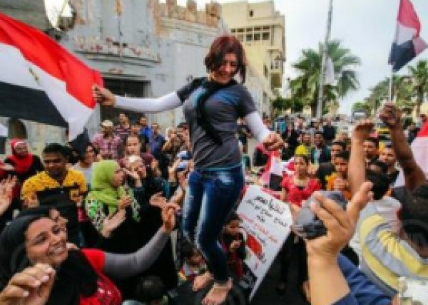 بالصور والفيديو.. مصر ترقص "ع الوحدة ونص" احتفالا بفوز السيسي