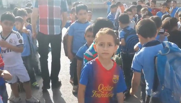 فيديو مؤثر لصداقة طفلين في إحدى مدارس الضفة الغربية