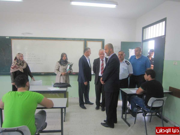 محافظ سلفيت يتفقد قاعات الثانوية العامة