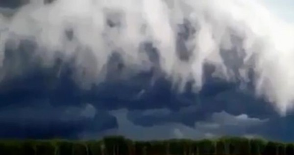 جبال من الغيوم