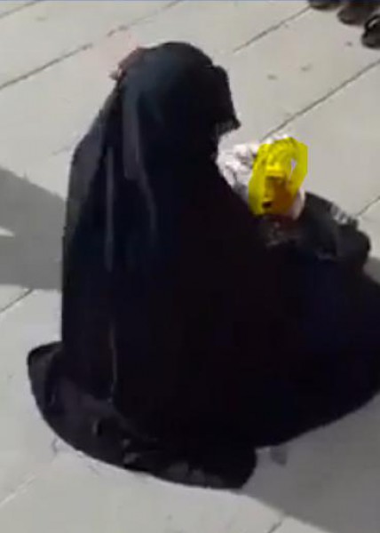 المتسولة والأيفون