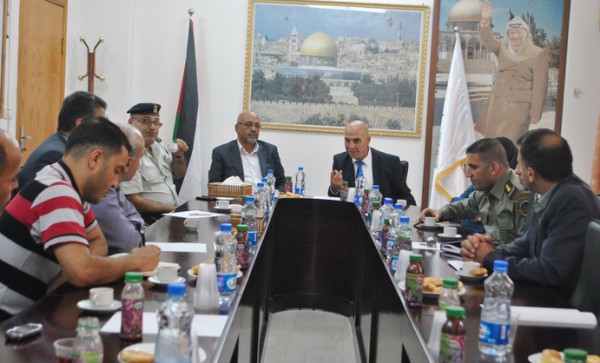 اللواء عدنان الضميري يزور بلدية سلفيت