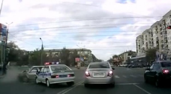 عندما يكون سبب الحادث سيارة شرطة