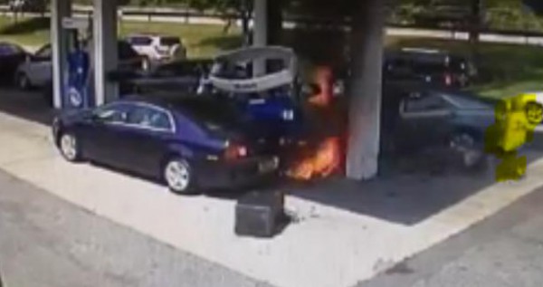 ينجو من الحادثة والحرق ليتحول إلى بطل