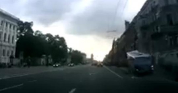 حادث مؤلم لسائق باص