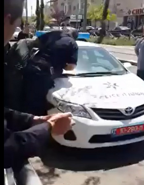 فيديو.. ما حدث اليوم في القدس خلال اعتقال احد المواطنين في القدس