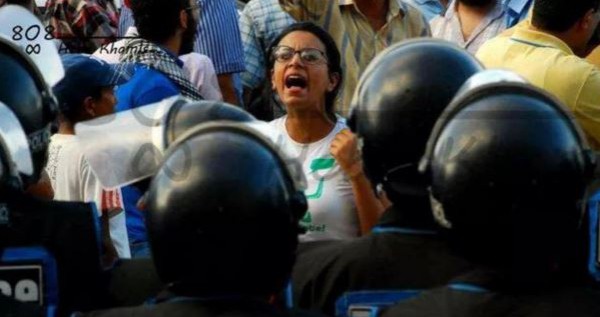 الناشطة ماهينور المصري تفوز من سجنها بجائزة حقوقية دولية