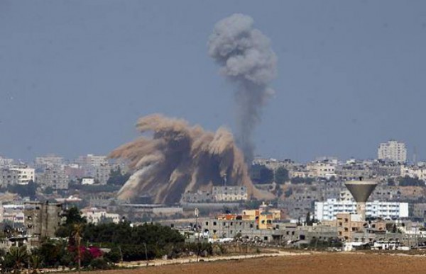 بالفيديو : لحظة تدمير منزل لعائلة سلمان بقطاع غزة