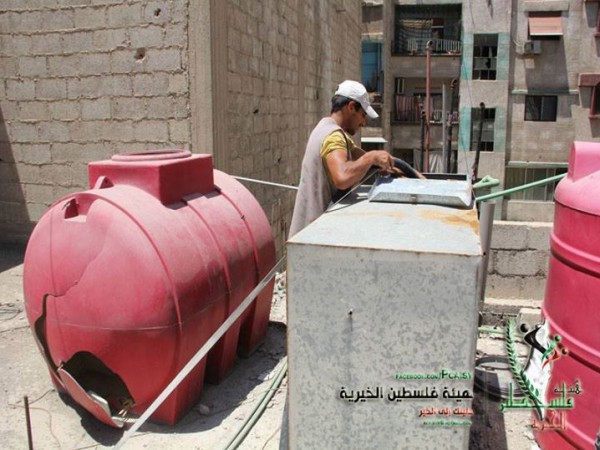 "أكثر من مئة مصاب بالحمى التيفية بسبب استمرار الحصار على مخيم اليرموك"